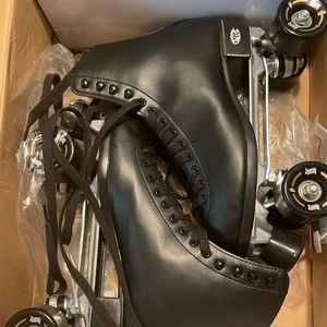 Riedel wave skates brand new size 9